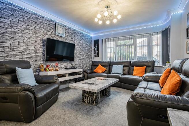 L- Shaped Lounge/Dining Room