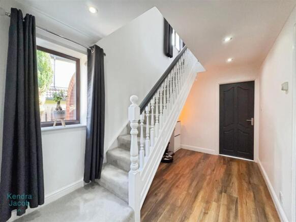 4 bed Detached for sale Image 10
