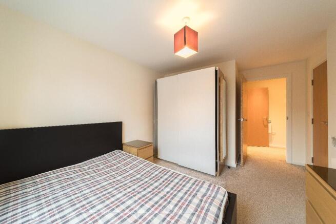 2 bed Apartment to rent Image 8