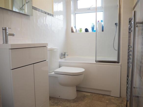 Modern Fitted Bathroom 585