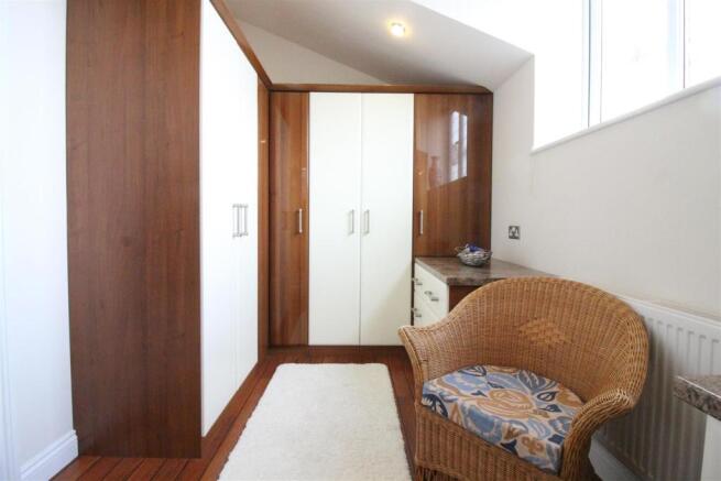 En-suite shower-room/dressing room