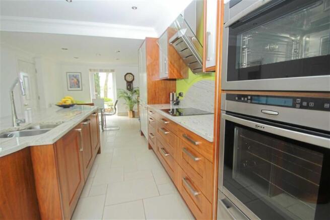 KITCHEN/BREAKFAST RO