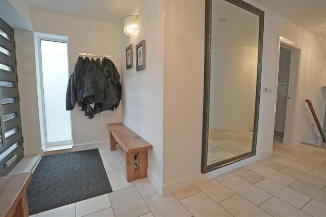6 bed Detached for sale Image 5