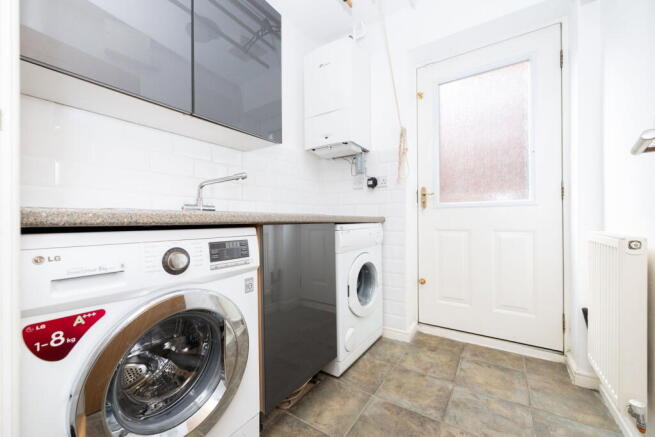 6 bed Detached for sale Image 9