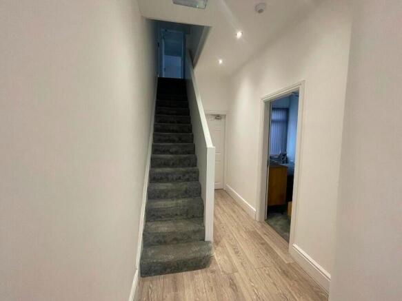 1 bed House Share to rent Image 9