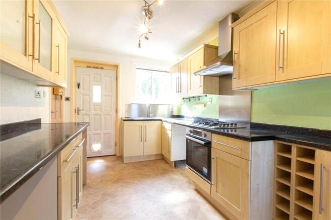 2 bed Terraced to rent Image 5