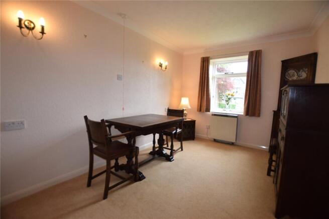 2 bed Apartment to rent Image 12