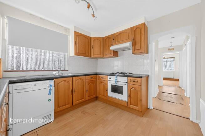 2-bed flat on Furze Road, Thornton Heath, £170,000