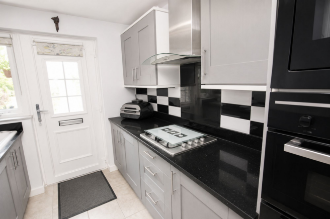 3 bed Terraced for sale Image 9