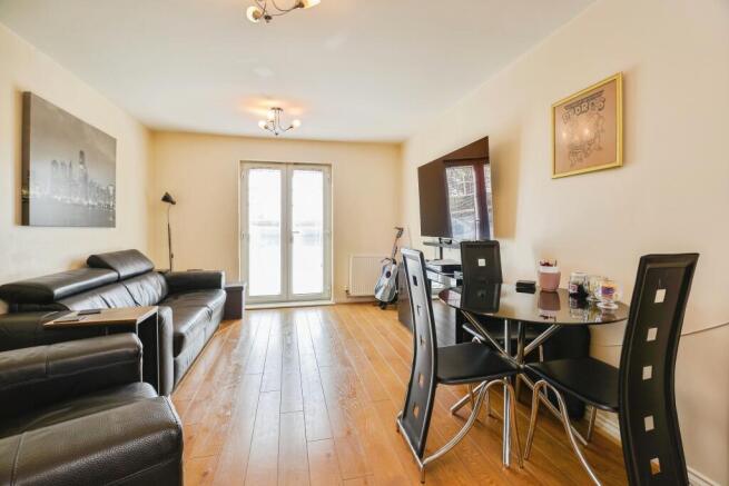 2 bed Flat for sale Image 11