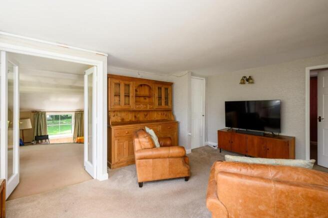 5 bed House for sale Image 8