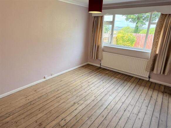2 bed Semi-Detached Bungalow for sale Image 8