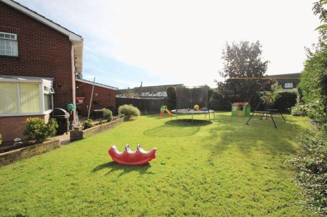 Rear garden fr...
