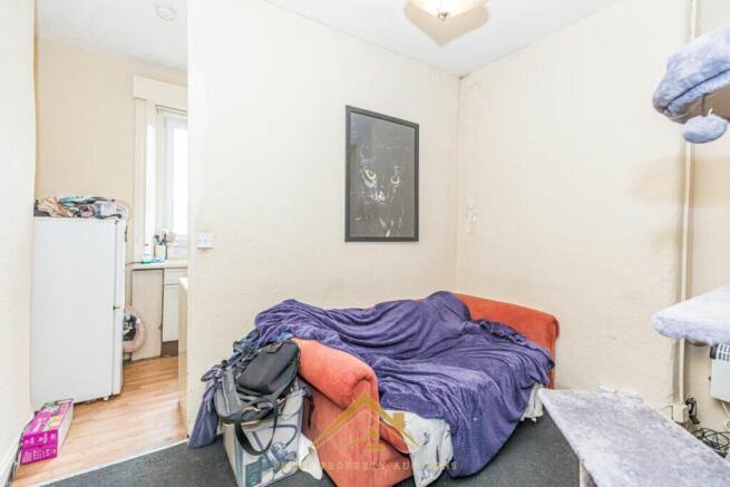3/1 87 Barlogan Avenue Glasgow G52 1AG photo 5