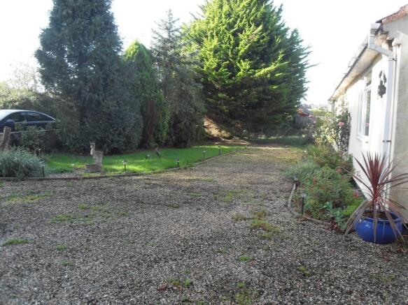 Front Garden/parking