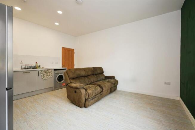 2 bed Apartment for sale Image 7
