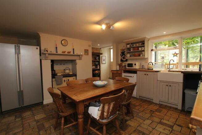 45 Main kitchen 2.JPG