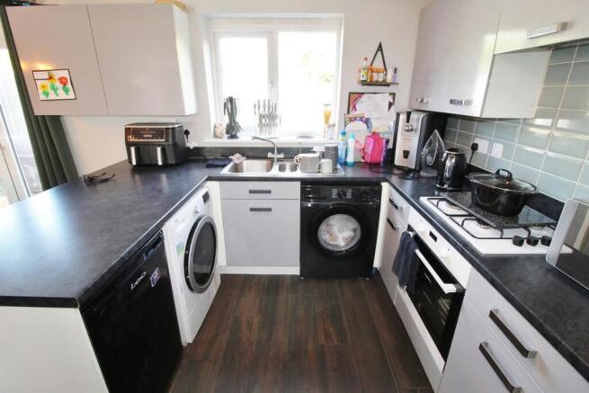 4 bed Detached for sale Image 4