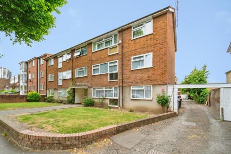 Avenue Road, Southall, UB1