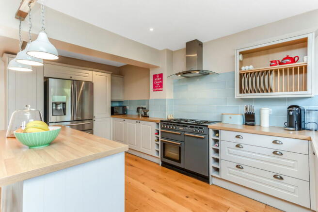 4 bed Detached for sale Image 6