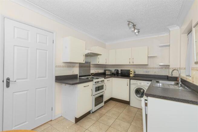 Kitchen 2.jpg