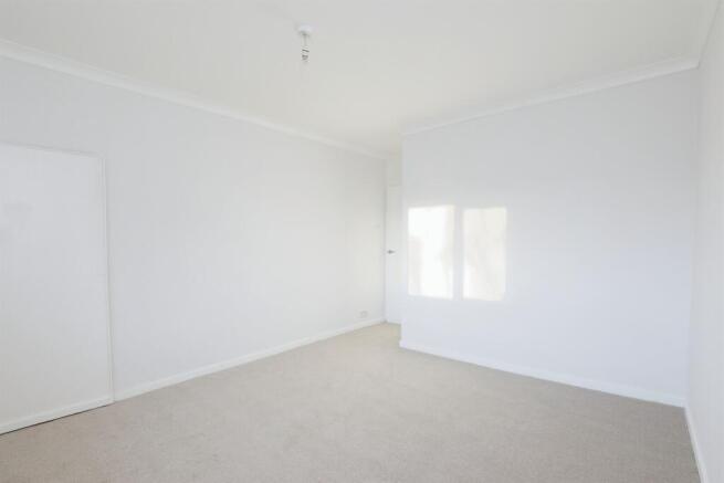 3 bed House to rent Image 10