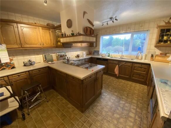 5 bed House for sale Image 5