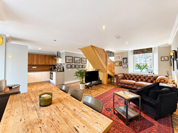 Lounge/Dine/Kitchen