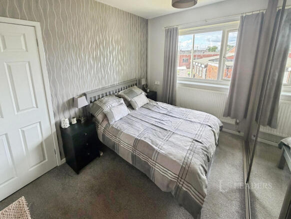 3 bed Flat to rent Image 6