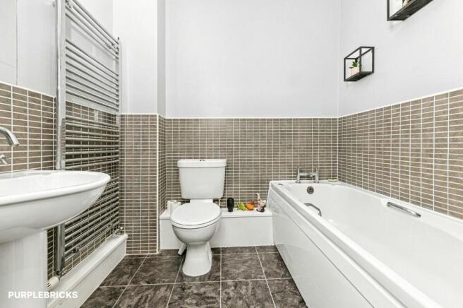 2 bed Flat for sale Image 12