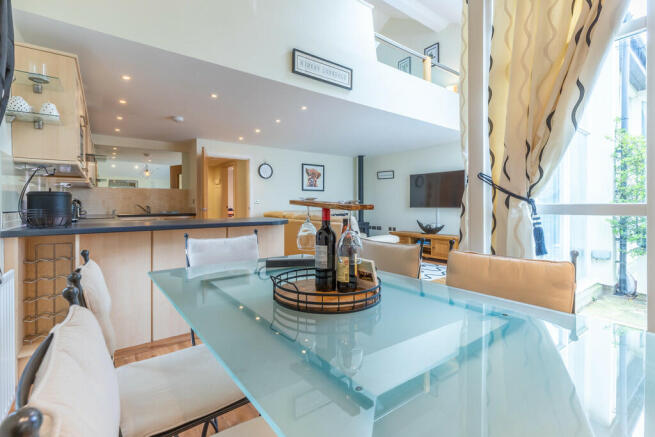 Open Plan Living/...