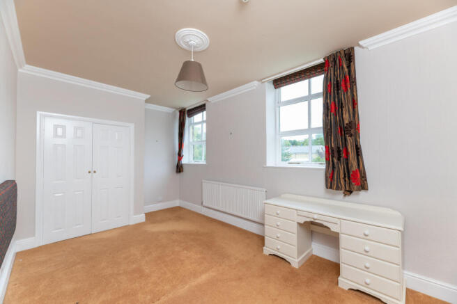 4 bed Apartment for sale Image 10