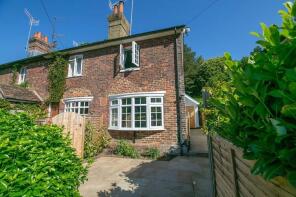 Buckle Cottage, Blackheath Lane, Blackheath, Guildford GU4 8QT