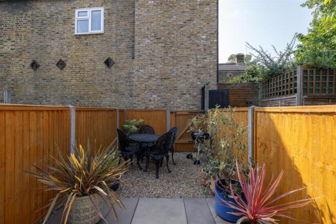 Capel Road, E7