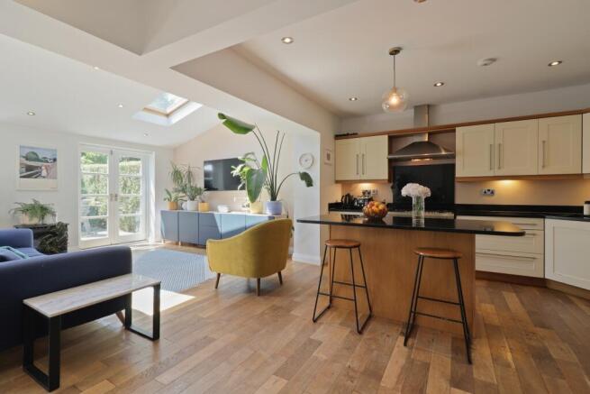 5 bed Semi-Detached for sale Image 12