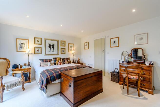 8420273-interior32.jpg