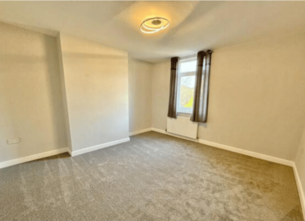 2 bed Terraced to rent Image 6