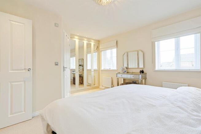 3 bed Town House for sale Image 10
