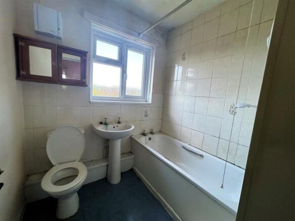 18 Princecroft Road - Bathroom.jpg