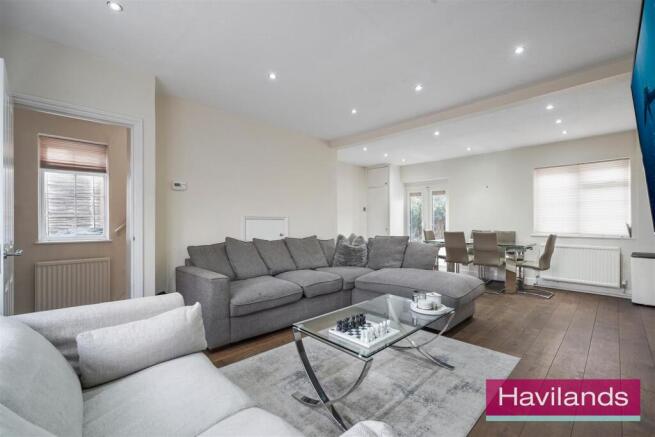 Armstrong Crescent-3.jpg