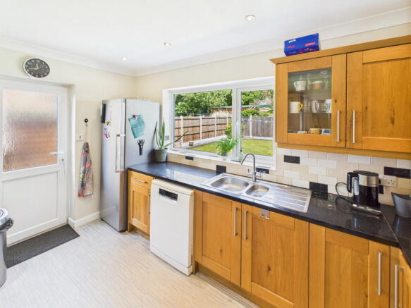 Pine View Close, Stowmarket photo 3