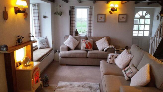 adj cottage lo...