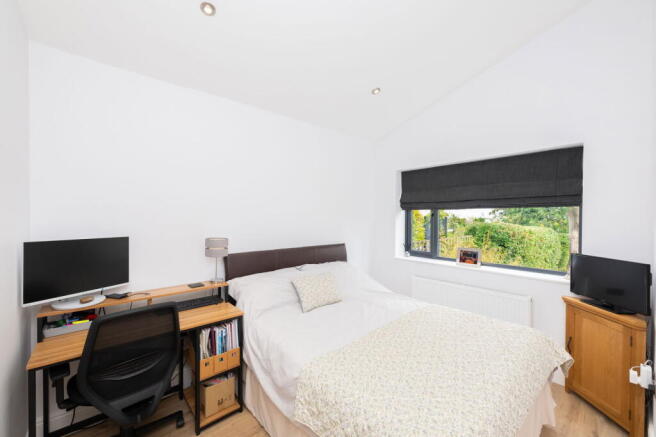 5 bed Detached for sale Image 10