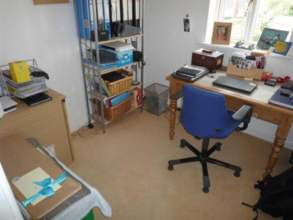 BEDROOM 2 (Rear):