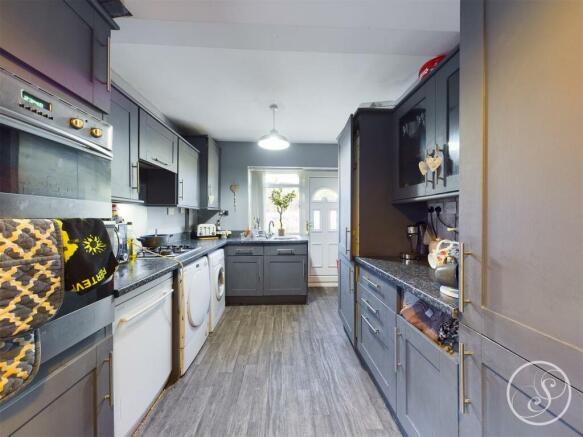 4 bed Semi-Detached Bungalow for sale Image 4