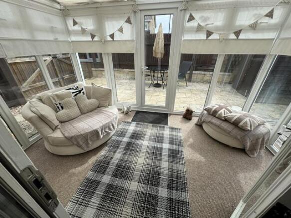 CONSERVATORY/DINING ROOM