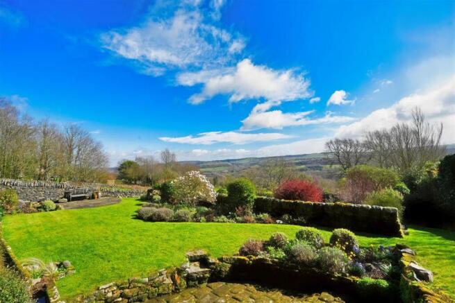 5 bed Detached for sale Image 4