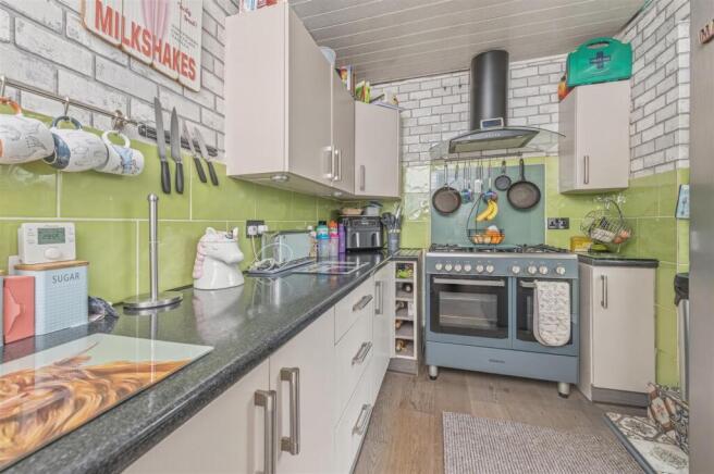 3 bed Terraced for sale Image 6
