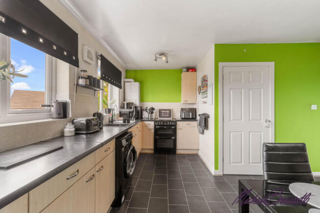 3 bed Semi-Detached for sale Image 7