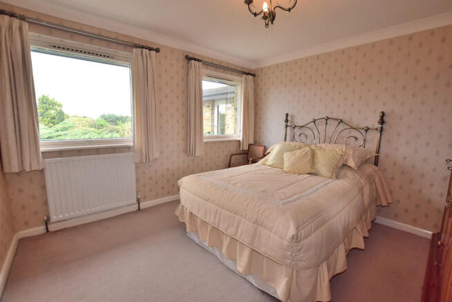 4 bed Detached Bungalow for sale Image 4